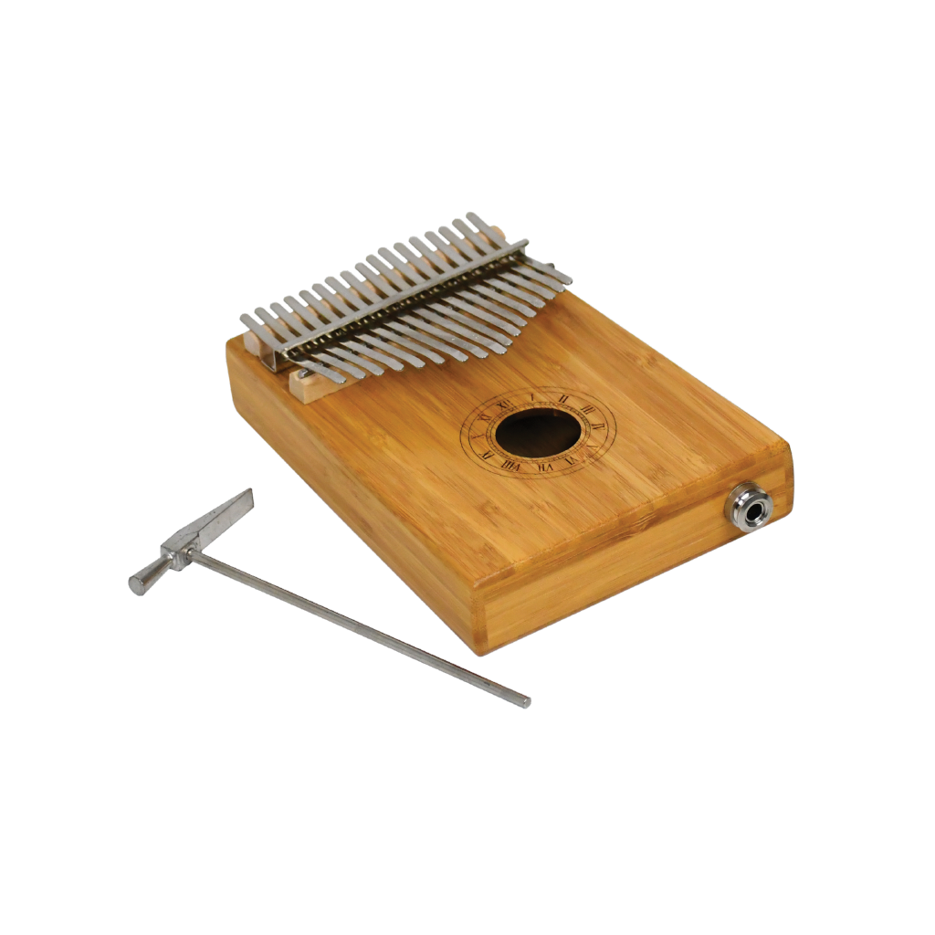 KALIMBA ELECTROACUSTICA DE CAOBA, DE  17 LLAVES, COLOR NATURAL, INCLUYE FUNDA Y MARTILLO PARA AFINAR, CABLE CON CONECTOR 1/4
